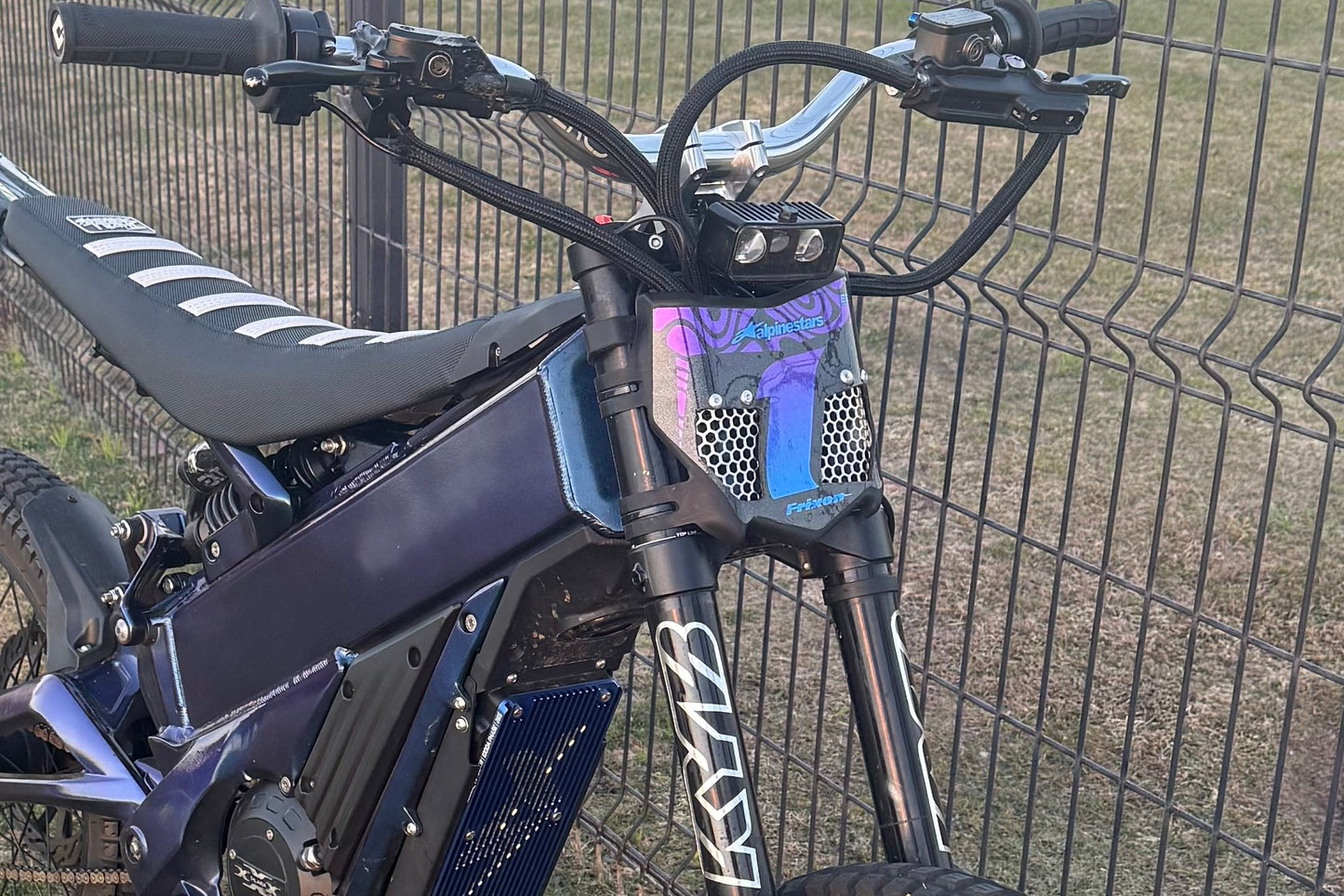 Shiny Motocutz Plate